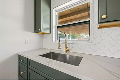2105 52nd Street S, Saint Petersburg, FL 33707 - Photo 8
