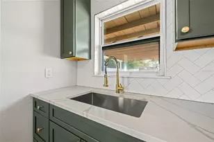 2105 52nd St S, Saint Petersburg, FL 33707 - Photo 8