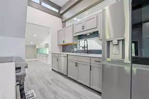 7210 Valrie Ln, Riverview, FL 33569 - Photo 10