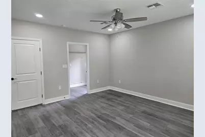 704 E Orchid Avenue, Tampa, FL 33612 - Photo 20