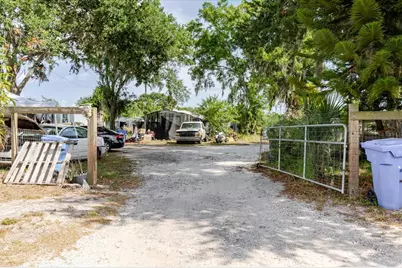 11109 Sumner Road, Wimauma, FL 33598 - Photo 10