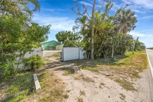 826 W Shell Point St, Ruskin, FL 33570 - Photo 1