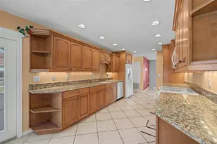 1242 W Del Webb Blvd, Sun City Center, FL 33573 - Photo 10