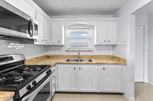 5357 81st St N, Saint Petersburg, FL 33709 - Photo 8