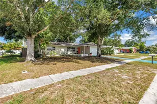 11478 Imperial Grove Dr E, Largo, FL 33774 - Photo 2