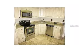 10356 Carrollwood Ln, Tampa, FL 33618 - Photo 4