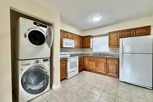 10015 N Aster Ave, Tampa, FL 33612 - Photo 8