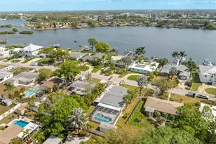 711 Bayshore Dr, Tarpon Springs, FL 34689 - Photo 52