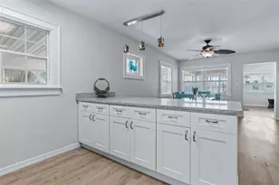 711 Bayshore Dr, Tarpon Springs, FL 34689 - Photo 16