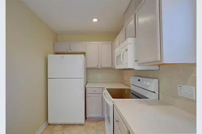 13298 Thoroughbred Loop, Largo, FL 33773 - Photo 8