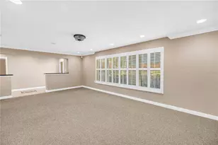 1820 Tanglewood Dr NE, Saint Petersburg, FL 33702 - Photo 16