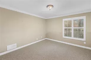 1820 Tanglewood Dr NE, Saint Petersburg, FL 33702 - Photo 24