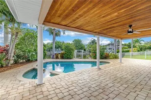 1820 Tanglewood Dr NE, Saint Petersburg, FL 33702 - Photo 36