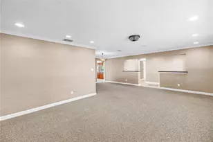 1820 Tanglewood Dr NE, Saint Petersburg, FL 33702 - Photo 16