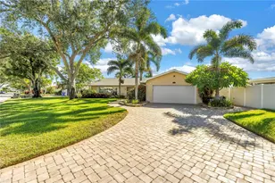1820 Tanglewood Dr NE, Saint Petersburg, FL 33702 - Photo 58