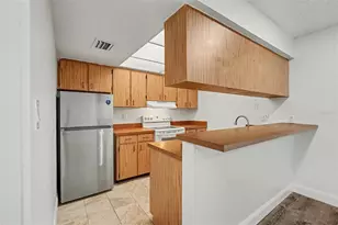 9208 N Connechusett Rd, Tampa, FL 33617 - Photo 14