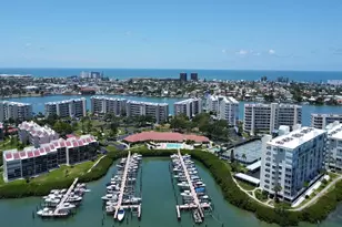 7871 Sailboat Key Blvd S, Saint Petersburg, FL 33707 - Photo 1
