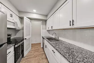 9208 N Connechusett Road #D, Tampa, FL 33617 - Photo 12