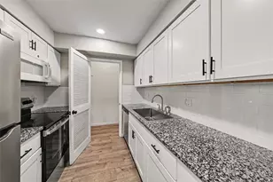 9208 N Connechusett Rd, Tampa, FL 33617 - Photo 12