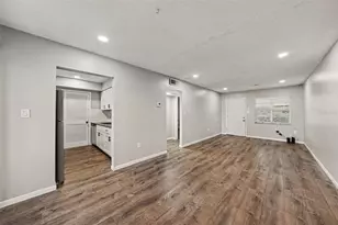 9208 N Connechusett Rd, Tampa, FL 33617 - Photo 8