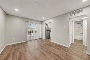 9208 N Connechusett Rd, Tampa, FL 33617 - Photo 6
