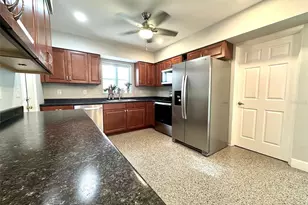126 11th Ave SW, Largo, FL 33770 - Photo 4