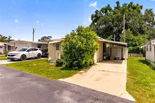 37433 Ray Dr, Zephyrhills, FL 33541 - Photo 2