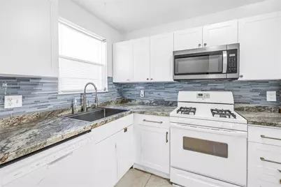 5750 80th Street N #D107, Saint Petersburg, FL 33709 - Photo 2
