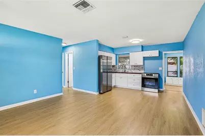 104 E Grapefruit Circle, Clearwater, FL 33759 - Photo 2