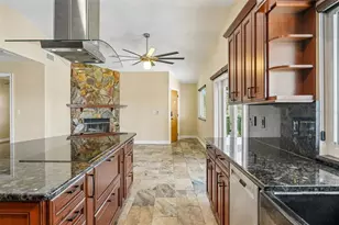 300 90th Ave NE, Saint Petersburg, FL 33702 - Photo 34