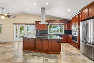 300 90th Ave NE, Saint Petersburg, FL 33702 - Photo 26