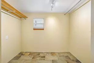 300 90th Ave NE, Saint Petersburg, FL 33702 - Photo 38