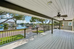 300 90th Ave NE, Saint Petersburg, FL 33702 - Photo 10