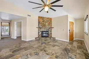 300 90th Ave NE, Saint Petersburg, FL 33702 - Photo 22