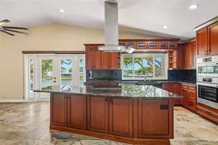 300 90th Ave NE, Saint Petersburg, FL 33702 - Photo 28
