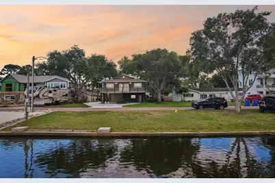300 90th Avenue NE, Saint Petersburg, FL 33702 - Photo 2