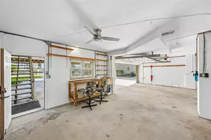 300 90th Ave NE, Saint Petersburg, FL 33702 - Photo 46