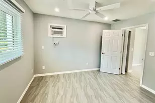 4306 Porpoise Dr, Tampa, FL 33617 - Photo 16