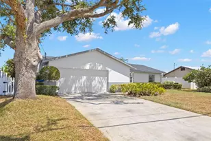4960 Dover St NE, Saint Petersburg, FL 33703 - Photo 2