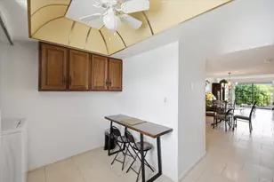 7050 Sunset Dr S, Saint Petersburg, FL 33707 - Photo 18