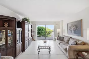 7050 Sunset Dr S, Saint Petersburg, FL 33707 - Photo 4