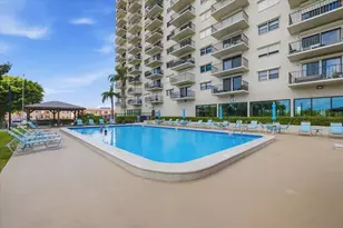 7050 Sunset Dr S, Saint Petersburg, FL 33707 - Photo 22
