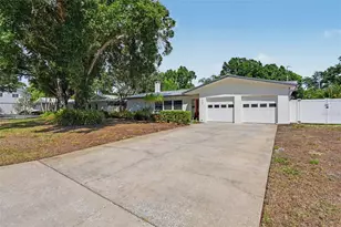 1835 Dormieone Rd N, Saint Petersburg, FL 33710 - Photo 2