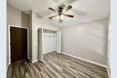 8711 Busch Oaks Street, Tampa, FL 33617 - Photo 34