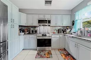 1011 Emerald Dr, Brandon, FL 33511 - Photo 4