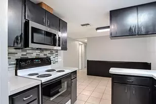 7916 Woodgrove Cir, Tampa, FL 33615 - Photo 10