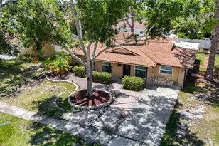 7916 Woodgrove Cir, Tampa, FL 33615 - Photo 2