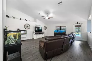 14311 Hill Country Ln, Dade City, FL 33525 - Photo 16