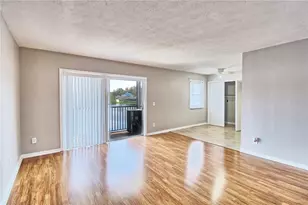 13760 Orange Sunset Dr, Tampa, FL 33618 - Photo 2