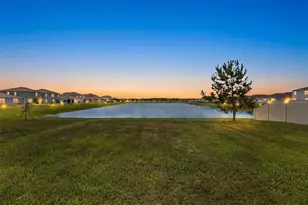 9728 Crescent Ray Dr, Wesley Chapel, FL 33545 - Photo 2